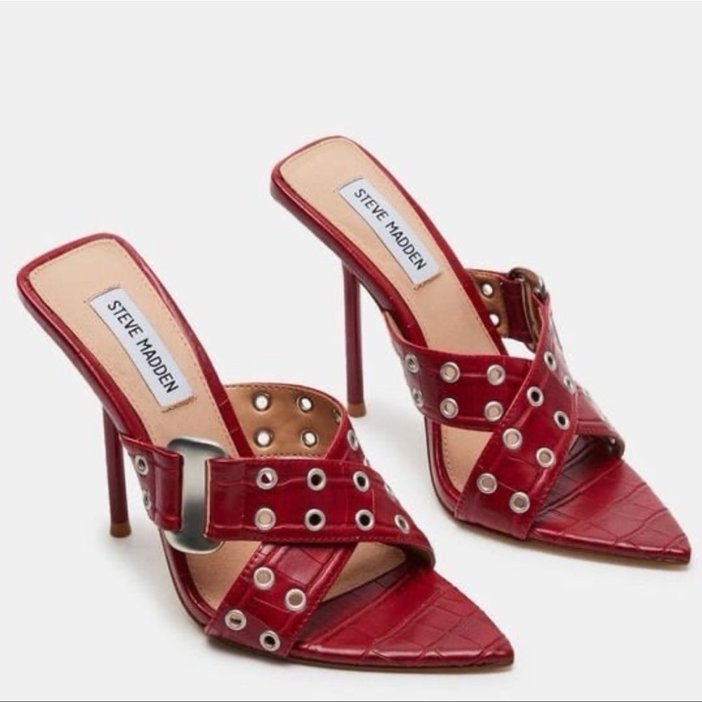 Steve Madden Inez Red Croc Grommet Buckle Women's‎ Heeled Sandals